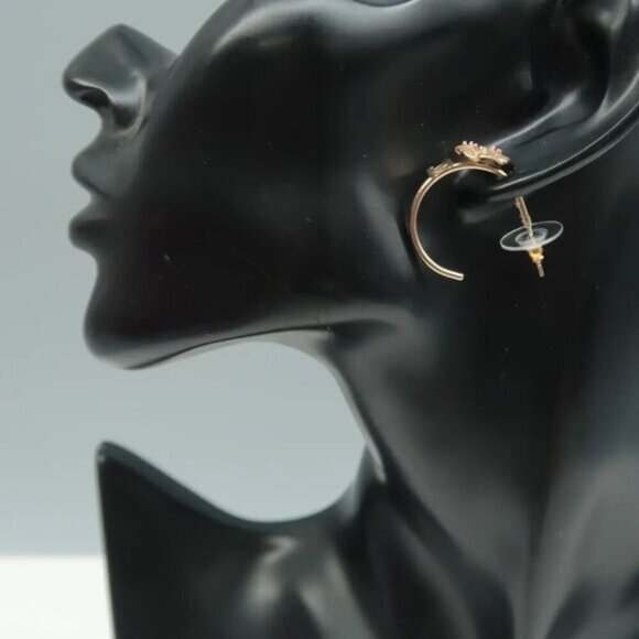 100% Authentic Chanel Flower CC Gold Metal Earrings - Picture 9 of 9